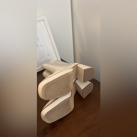 Beige Urban Outfitters Ava Boots, worn twice size 6 - Picture 2 of 5